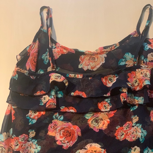 3/$15 Floral tank top - Picture 2 of 4